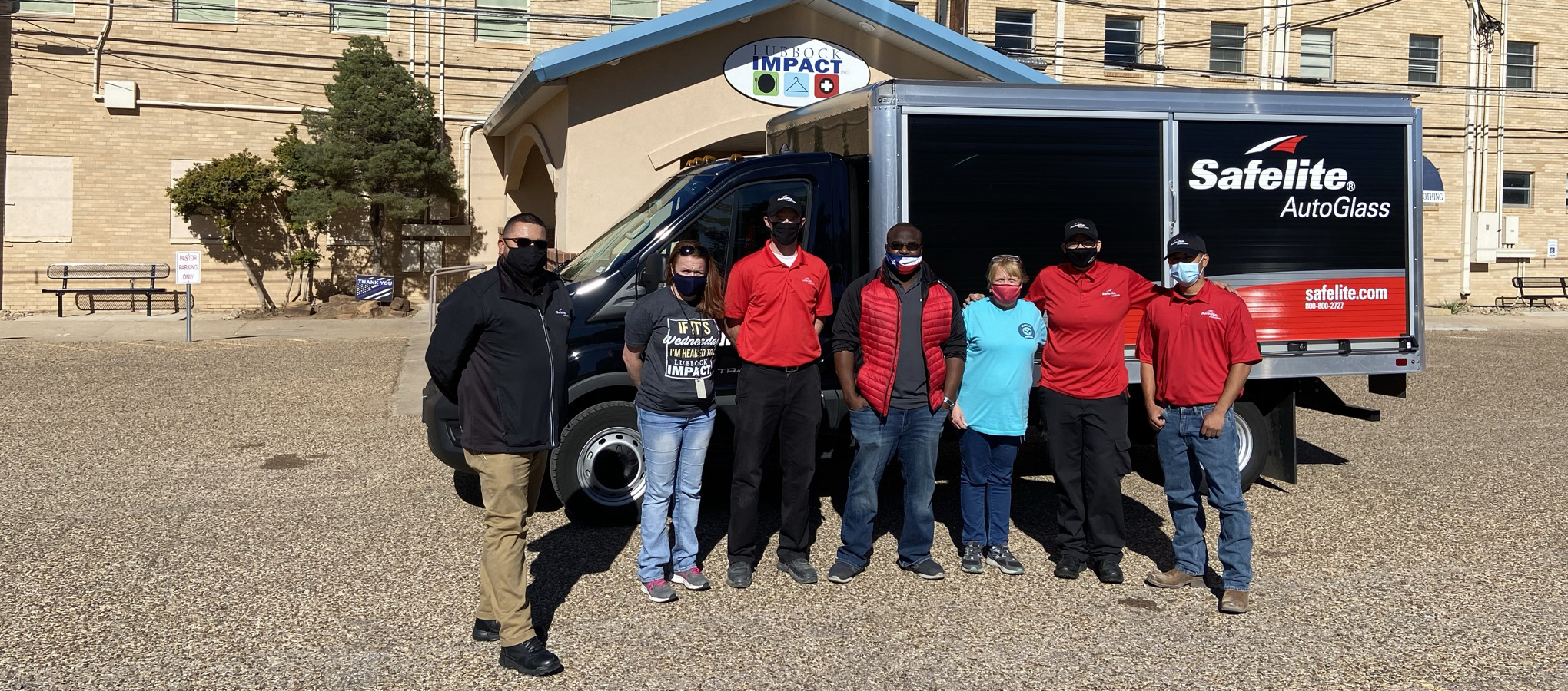 Safelite team gives back to local charity